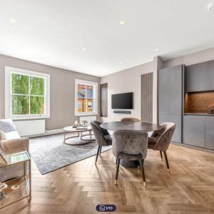 Elegant Chelsea Living - 3 Bedroom Apartment