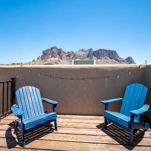 Spacious 3BR Retreat - Mtn Views & BBQ