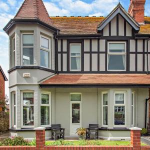4 Bed in Llandudno 95235