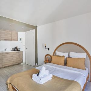 Modern Studio Montaigne Champs Elysees