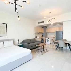 Gorgeous Studio with balcony l Business Bay