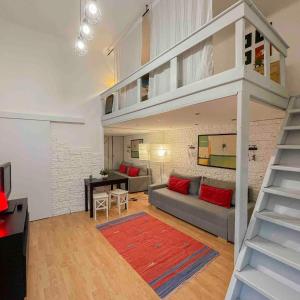 B15 Retro Home