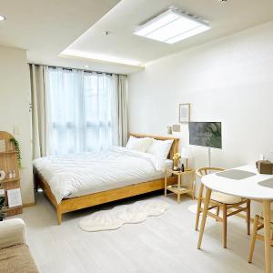 Modern Studio House- Gongdeok station 1min walk