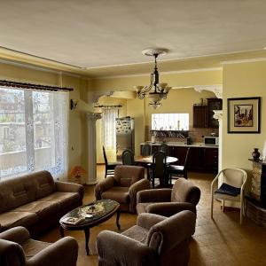 Spacious 3-Bedroom Apartment with Garden & Balcony in Tirana