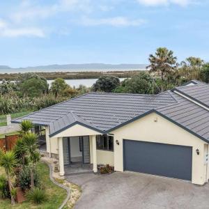 Stunning Sea View Home Very near to AKL Airport