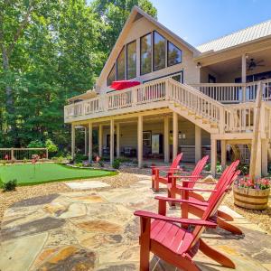 Ellijay Cabin with Hot Tub and Mountain Views