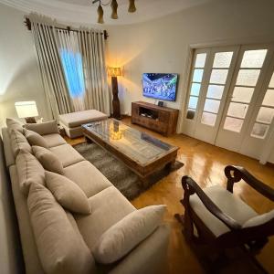 Enjoy Luxury and Elegance in Garden City!