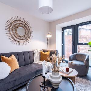 2 bedroom flat by Eccles Station with communal rooftop garden