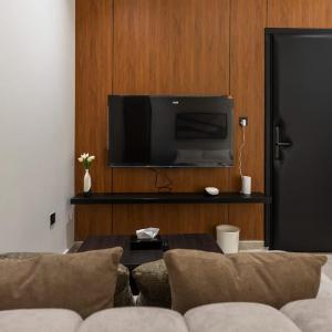 Amara - Near BLVD - HN3