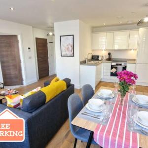 Free Parking: Old Trafford Apartment