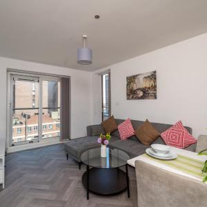 Modern City Centre Apartment Sleeps 4, Walk to Everything!