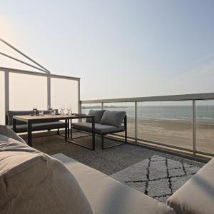 The happy view - penthouse met 2 terrassen op de zeedijk