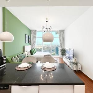 Trophy - Urban Oasis Suite