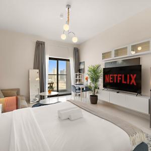 Luxury Studio with Gym, Pool & Badminton Court