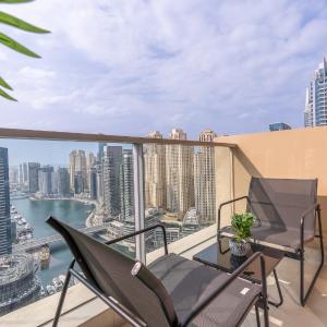 Vogue Vacation Homes, Marina JW Marriott with Direct Access to Marina Mall, Studio Apartment with Balcony and Marina Skyline View, Access to all Amenities