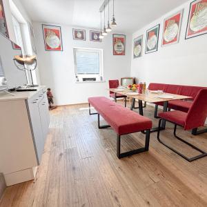 Hideout Villas, 3 Bedrooms, free parking, garden area, terrace