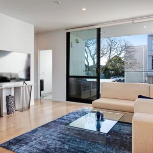 Central Modern Duplex Home near Cornwall Park