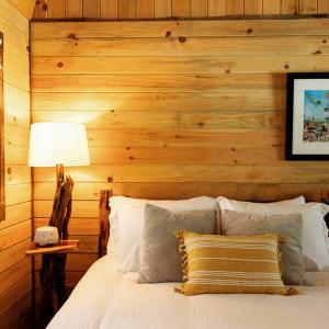 "Stars Hollow" Cozy Mini-Cabin in Muir Valley -RRG