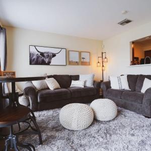 Riverfront Condo Centrally located Near DT