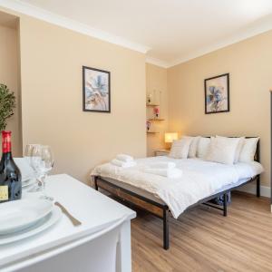 Open Mind Property - Studio Flat with FREE Parking