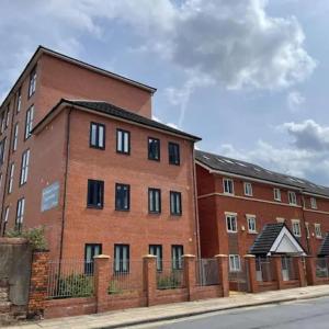 Convenient 8 Bedroom Apartment in Liverpool
