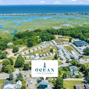 Large Family Retreat Near Beach Private Decks