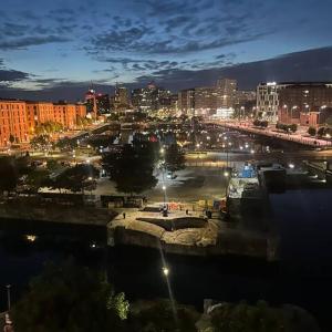 Liverpool City Centre Apartment with view