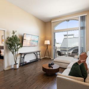 Zircon Zen - Quiet retreat 2BR Pool, Jacuzzi Marina