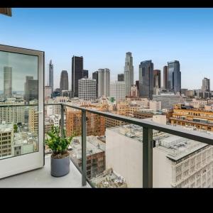 Stunning 3BR High Rise Pool, Spa & Rooftop Views