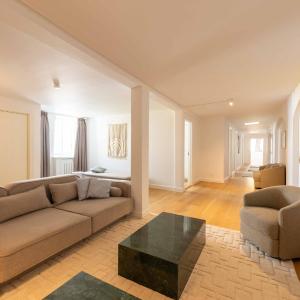Family-Friendly Home for 10 in Prime Location