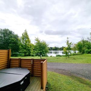 Oak Lodge 10 Hot Tub