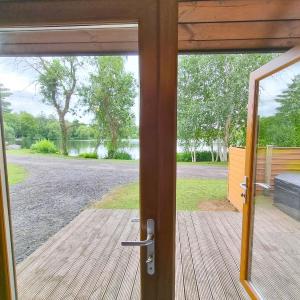 Oak Lodge 7 Hot Tub