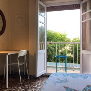 Lovely Flat at 350 meters from the Beach with balcony and Free Parking