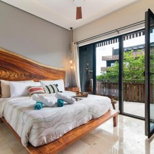 1BR - Sea View Rooftop pools steps to Beach & Jaguar Park
