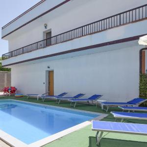 1 Bedroom Amazing Apartment In Palmi