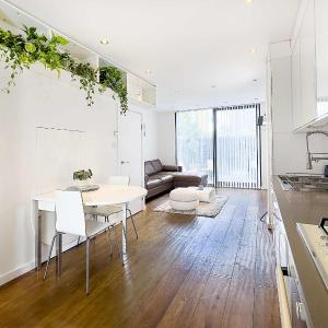 Beautiful London Townhouse - 5 mins from Queens Road Station