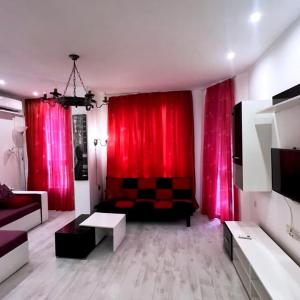 Red Fashion Apartments with Free Parking&Pool