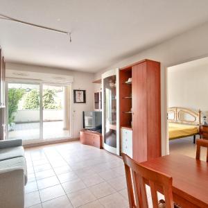 2 Pièces lumineux avec vaste terrasse et vue dégagée sur les collines