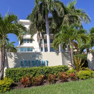 Crescent 305