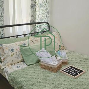 1BR Condo with Pool, Netflix, Karaoke, Toiletries by TDP Staycation