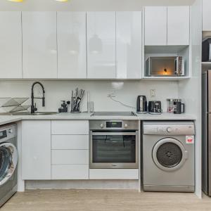 Romantic Studio - Fully Equipped, City Views