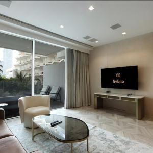 Beachfront Retreat - 2BR FIVE Palm Residences