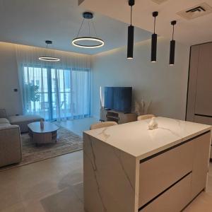Urban Sunset, Newly Renovated Central 1BR