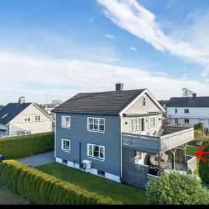 Sjarmerende del av tomannsbolig sentralt i Horten
