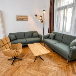 Royal Charlie Suite
