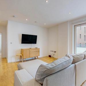 2 Bed By River Thames & 11 Min to Greenwich Station