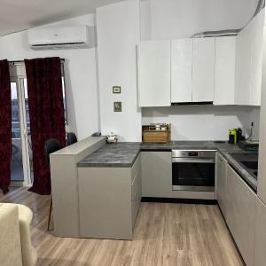 DET Golden Apartment