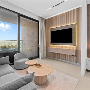 Mesmerizing Canal View Studio in Trillionaire