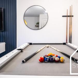 Spacious 3 Bed With Parking, Pool Table, TVs