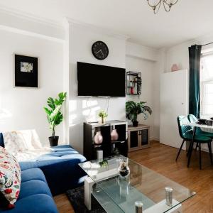 The Hyde Park Retreat - Stylish 2BR Family Apt.